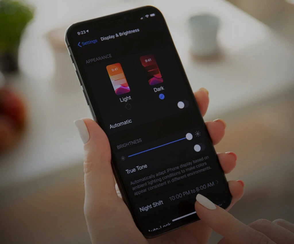 dark mode in mobile visual design 2023